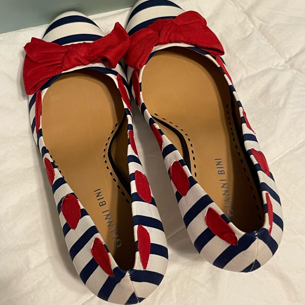Brand new in box, never worn Gianni Bini pumps - Picture 2 of 7